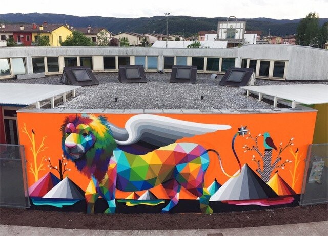 На иллюстрациях работы Okuda San Miguel и Antonyo Marest в в итальянском городке Acugnano На иллюстрациях работы Okuda San Miguel и Antonyo Marest в в итальянском городке Acugnano