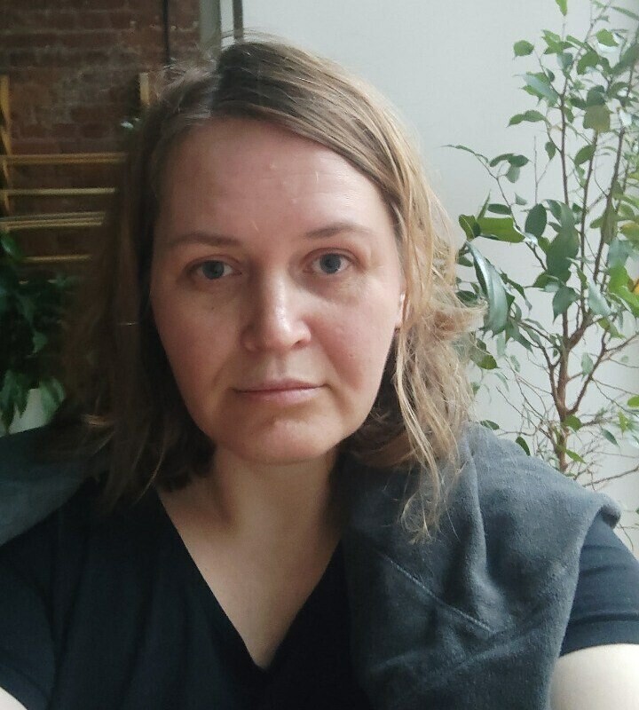 <p>Автор текстов, копирайтер</p>
<p>Автор текстов, копирайтер</p>