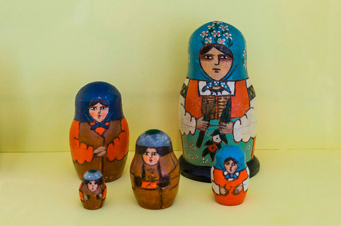 Матрешка 5-ти местная. г. Сергиев. Московская губерния. 1920-е годы. Дерево, точение, выжигание, роспись. Матрешка 5-ти местная. г. Сергиев. Московская губерния. 1920-е годы. Дерево, точение, выжигание, роспись.