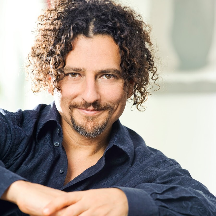 <p>
David-Wolfe, Raw-food-leader and nutrition-expert </p> <p>
David-Wolfe, Raw-food-leader and nutrition-expert </p>