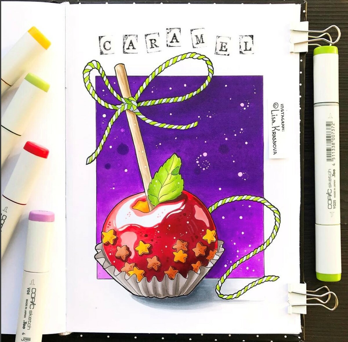 <p>
		Яблоко в карамели от Лизы Красновой. Плавные переходы цвета и безупречная лепка формы бликами создают атмосферу сказочной сладости.	</p>