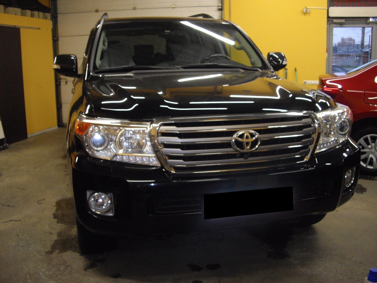 Капот land cruiser prado. Угон Toyota Land Cruiser 200. Открытие капота ленд Крузер 200. Открытый капот ленд Крузер 300. Крузер 200 открытый капот.