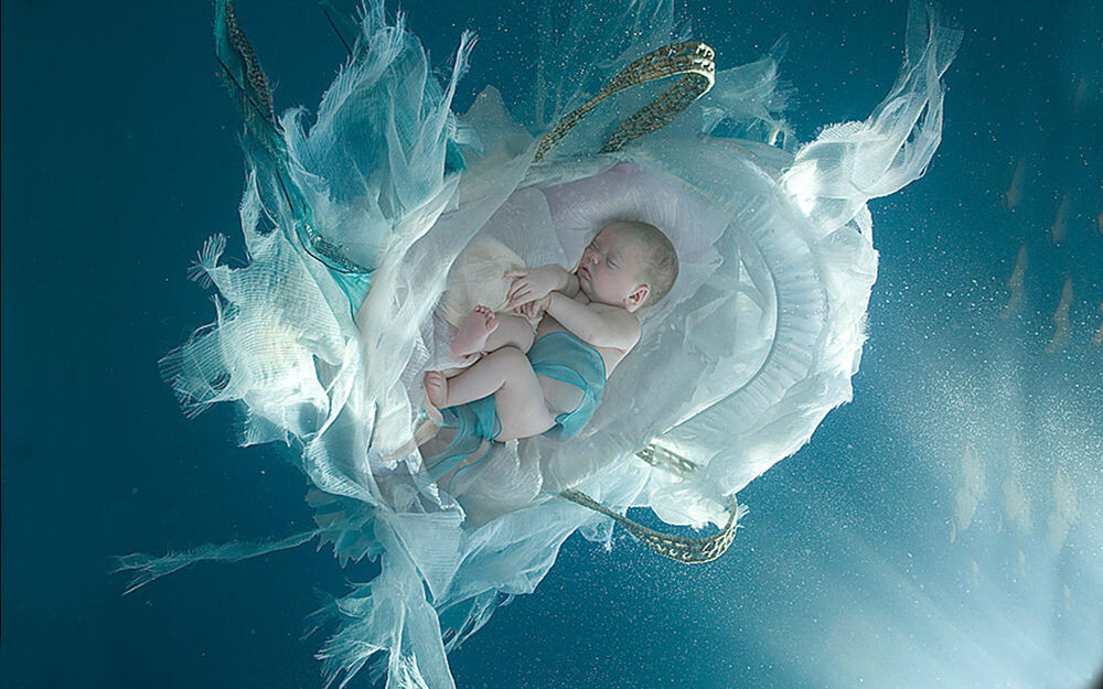 Колыбель души. Душа маленького ребенка. Вода колыбель жизни. Фотосессии с новорожденным в воде. Новорожденная душа.