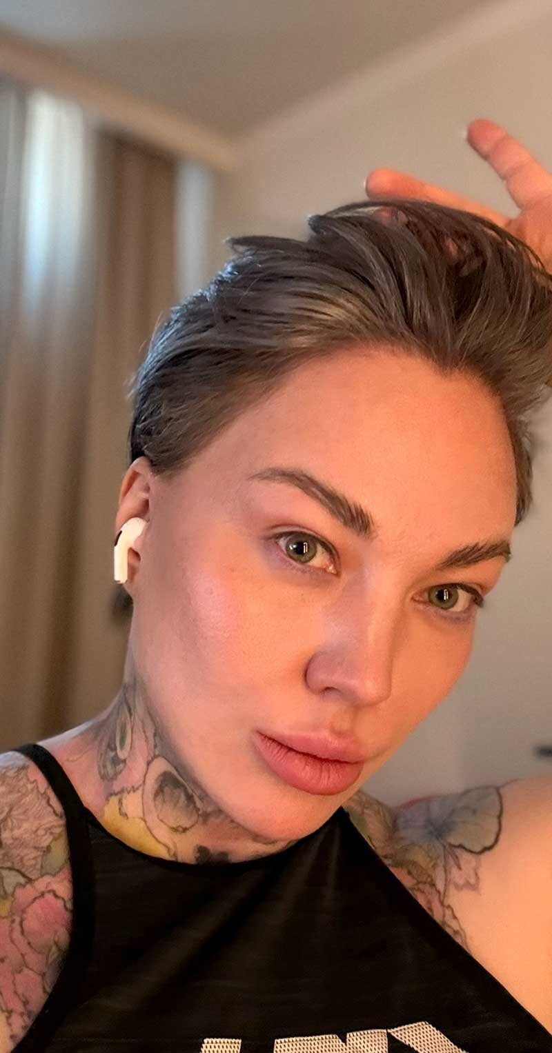 
		
		
		<p><em><i>Ярослава Науменко —&nbsp;&nbsp;</i>тренер, фитнес-эксперт и специалист по антиэйдж, диетолог, нутрициолог,&nbsp;бывший журналист и создатель собственной онлайн фитнес-школы.</em></p>			